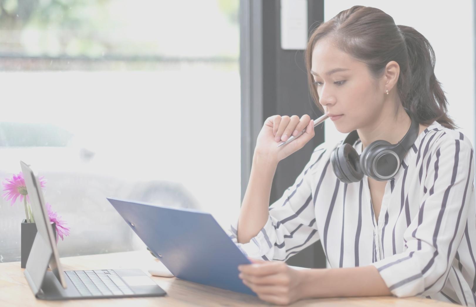 Financial consultation discussion between advisor and client